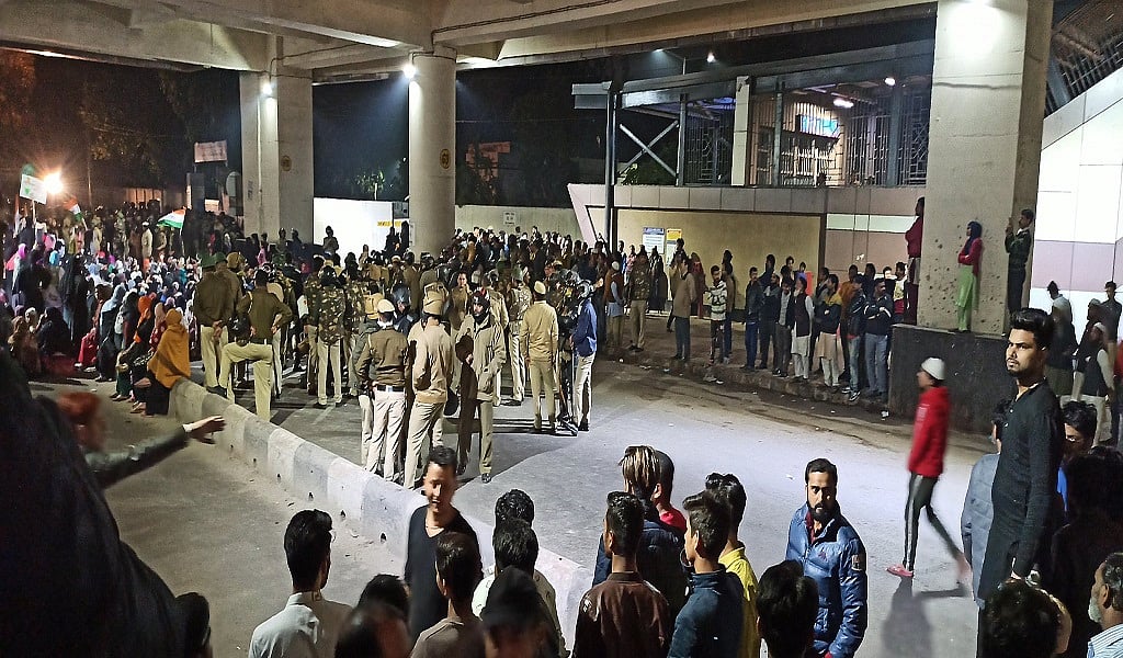 दिल्ली: जाफराबाद में CAA खिलाफ शनिवार रात से प्रदर्शन जारी, मेट्रो स्टेशन बंद, बड़ी संख्या में पुलिस बल तैनात