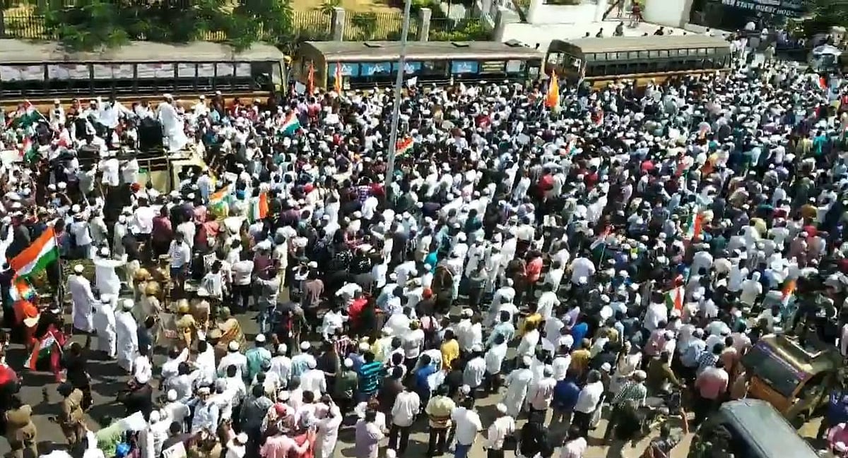 वीडियो: CAA-NRC-NPR के खिलाफ  चेन्नई की सड़कों पर उमड़ा जनसैलाब, सचिवालय के सामने किया प्रदर्शन