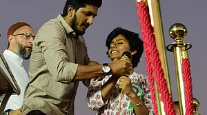 नवजीवन बुलेटिन:‘पाकिस्तान जिंदाबाद’ का नारा लगाने वाली लड़की के घर पथराव और डॉनाल्ड ट्रंप का नया दावा