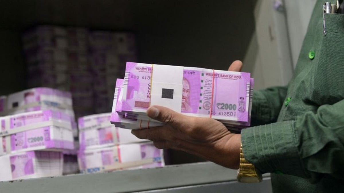 अर्थ जगत की 5 बड़ी खबरें: बंद होंगे 2000 रुपये के नोट? ATM में हो रहे बदलाव, शेयर बाजार पर कोरोना वायरस का कहर