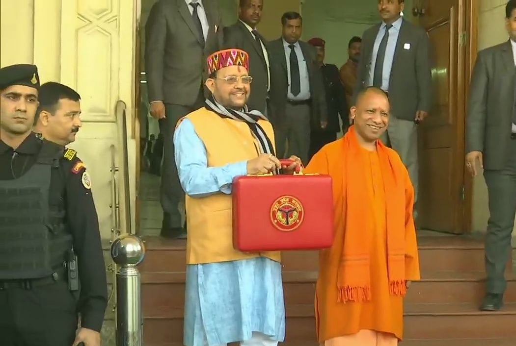 यूपी:  योगी सरकार ने पेश किया  5.25 लाख करोड़ रुपये का बजट, धार्मिक स्थलों पर विशेष ध्यान, जानें क्या है खास 