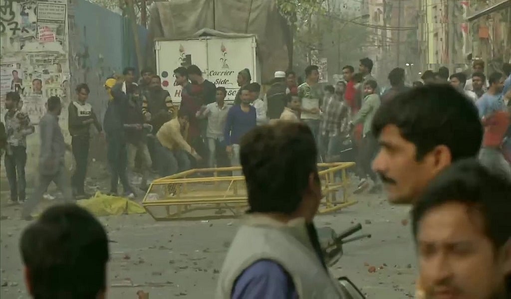 CAA: मौजपुर में दो गुट भिड़े, किया पथराव, पुलिस ने दागे आंसू गैस के गोले, BJP नेता कपिल मिश्रा पर भड़काने का आरोप
