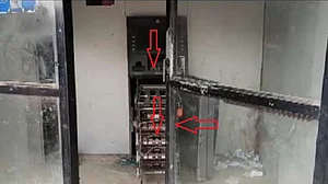 बिहार: SBI का ATM काटकर 25 लाख रुपये उड़ा ले गए चोर, पुलिस को भनक तक नहीं लगी