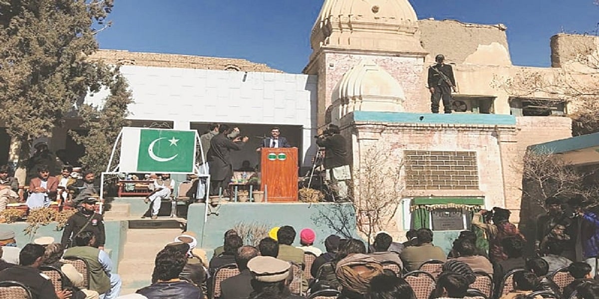 दुनिया की बड़ी खबरेंः पाकिस्तान में हिंदुओं को मिला 200 साल पुराना मंदिर और थाईलैंड में सैनिक ने ली 17 की जान