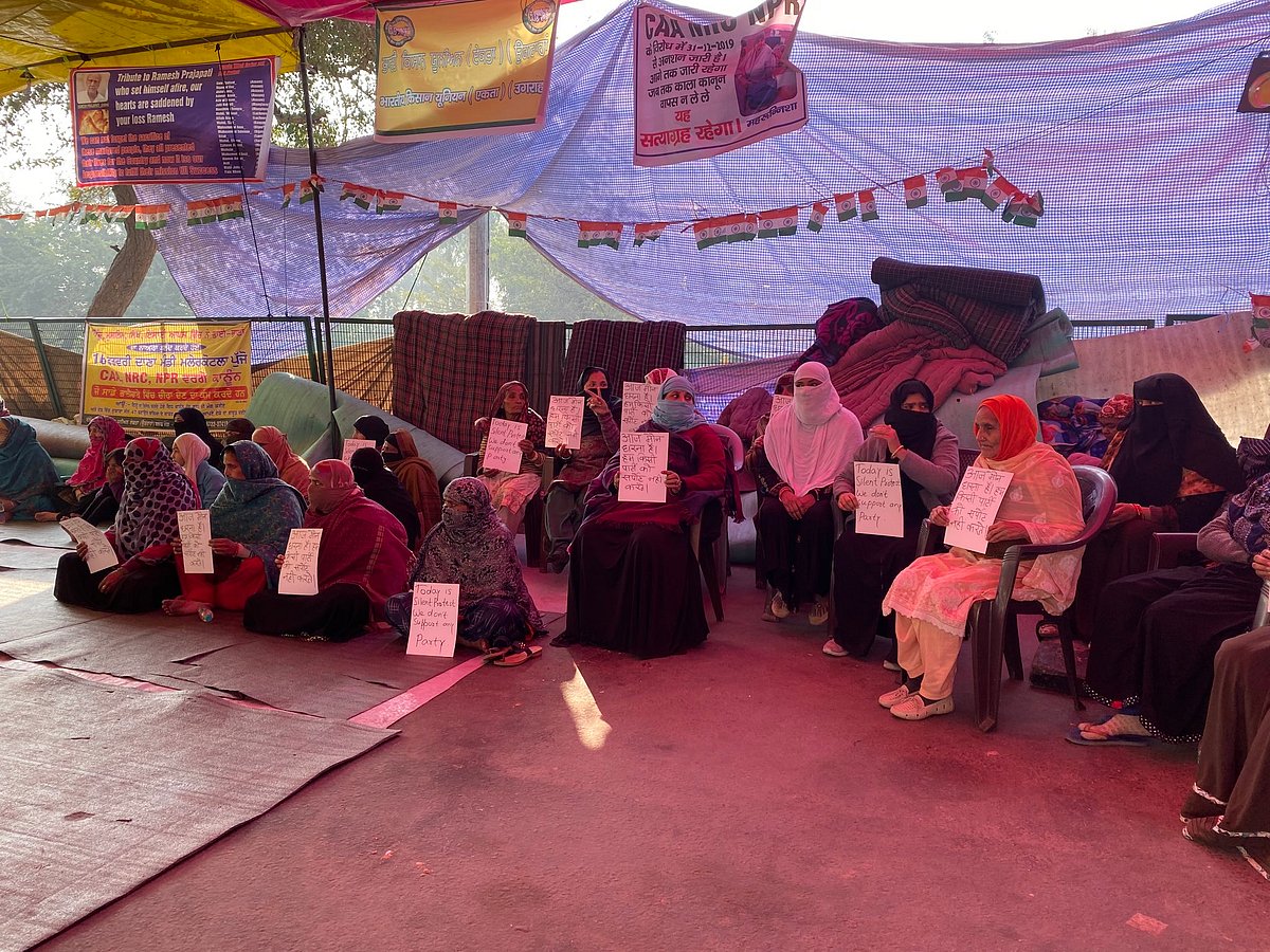 CAA-NRC के खिलाफ शाहीन बाग में प्रदर्शन जारी, महिलाओं ने आज रखा मौन, जामिया में पुलिस की बर्बरता पर  नाराजगी