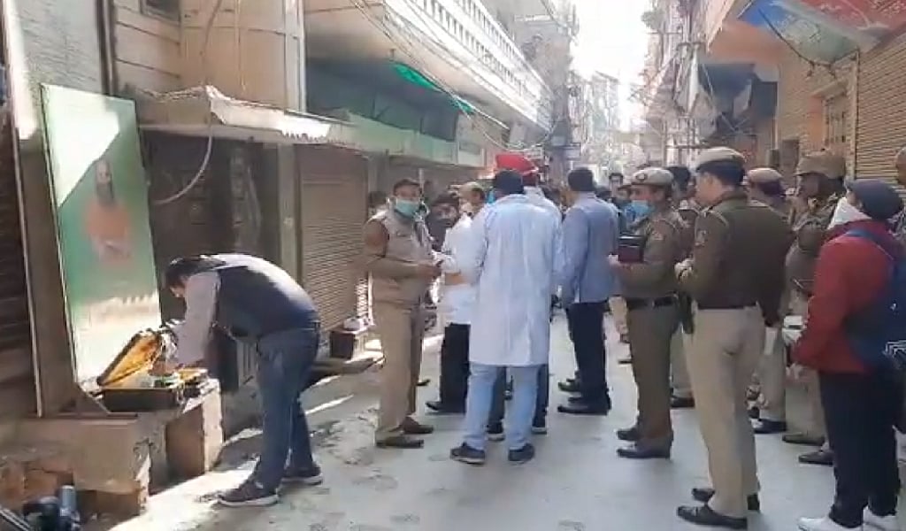 दिल्ली के भजनपुरा में ‘बुरारी कांड’! घर में मिले एक ही परिवार के 5 शव, इलाके में दहशत