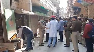 दिल्ली के भजनपुरा में ‘बुरारी कांड’! घर में मिले एक ही परिवार के 5 शव, इलाके में दहशत