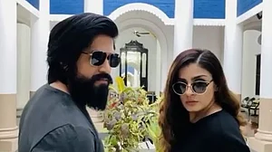 सिनेजीवन: केजीएफ 2 के स्टार ने रवीना से कहा, ‘चीज बड़ी है मस्त-मस्त’, प्रियंका और निक ने ‘आंख मारे’ गाने पर किया डांस