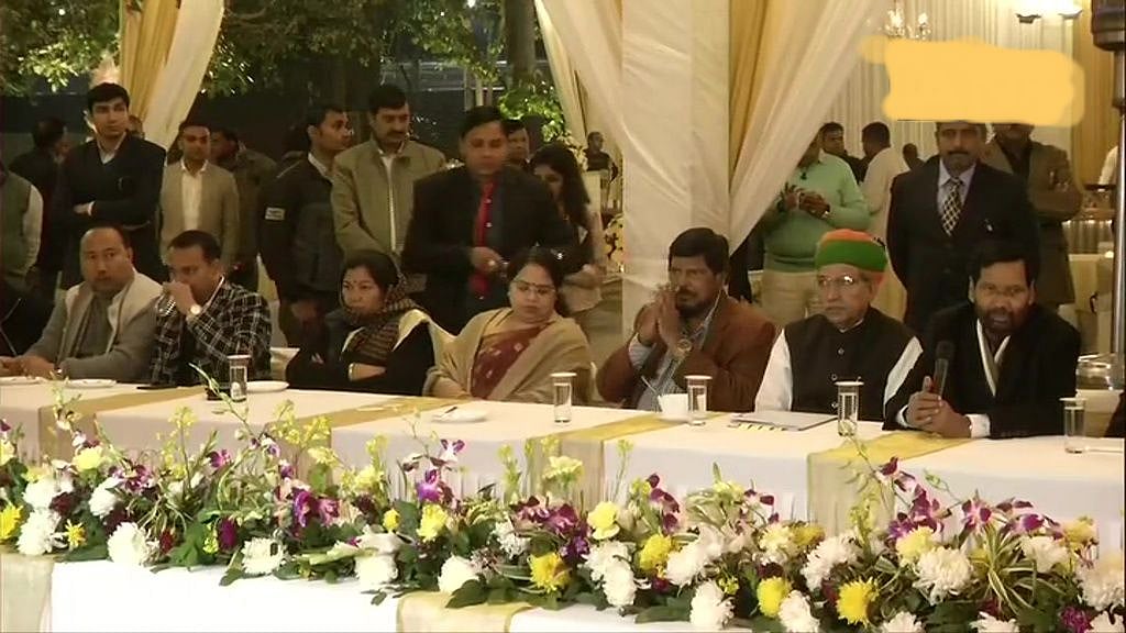 प्रमोशन में आरक्षण को लेकर मोदी सरकार के मंत्री समेत 50 एससी-एसटी सांसद लामबंद, पासवान के घर हुई बैठक