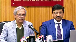 वोटिंग के 24 घंटे बाद चुनाव आयोग ने बताया दिल्ली में पड़े 62.59% वोट, बल्लीमारान में सबसे ज्यादा हुआ मतदान