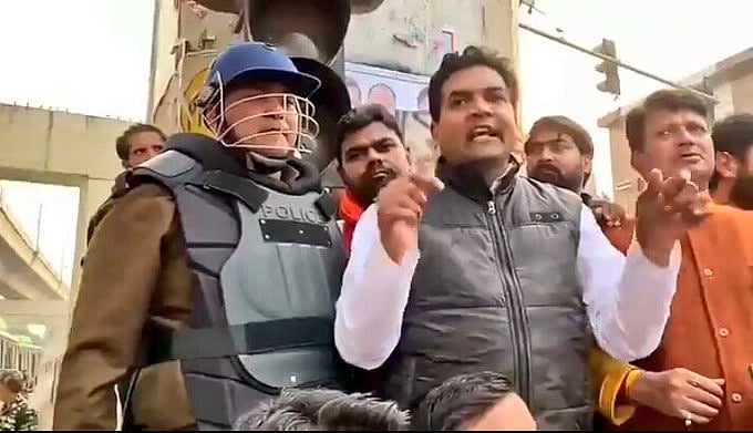CAA: जाफराबाद में पुलिस के सामने BJP नेता कपिल मिश्रा ने दी धमकी, दिए भड़काऊ बयान, लेकिन FIR में नाम तक नहीं