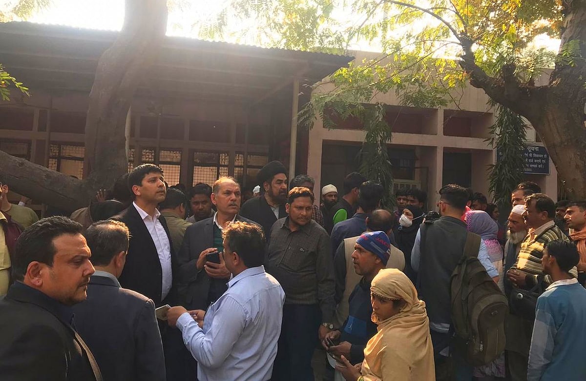 दिल्ली दंगा:  50 तक हो सकती है मृतक संख्या, पोस्टमार्टम न होने से शवों के लिए इधर-उधर भटक कर रहे हैं पीड़ित परिवार