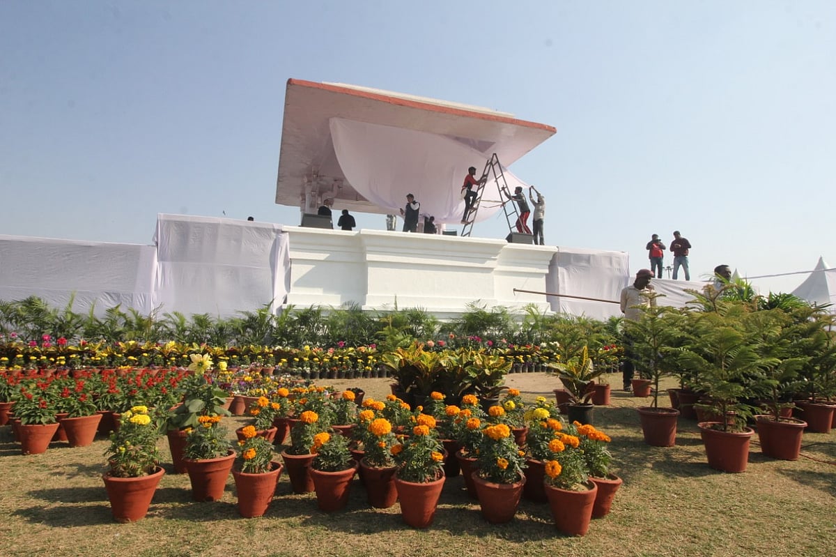 केजरीवाल सरकार के शपथ ग्रहण की तैयारियां जोरों पर, जायजा लेने रामलीला मैदान पहुंचे गोपाल राय, देखें तस्वीरें