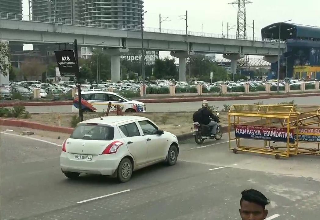 शाहीन बाग प्रदर्शन: 2 महीने से बंद कालिंदी कुंज-फरीदाबाद रोड को कुछ मिनटों के लिए पुलिस ने खोला, फिर किया बंद
