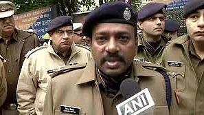 नप गए दिल्ली के DCP (साउथ-ईस्ट) चिन्मय बिस्वाल, जामिया-शाहीन बाग में फायरिंग पर कहा था देखते हैं क्या हुआ है