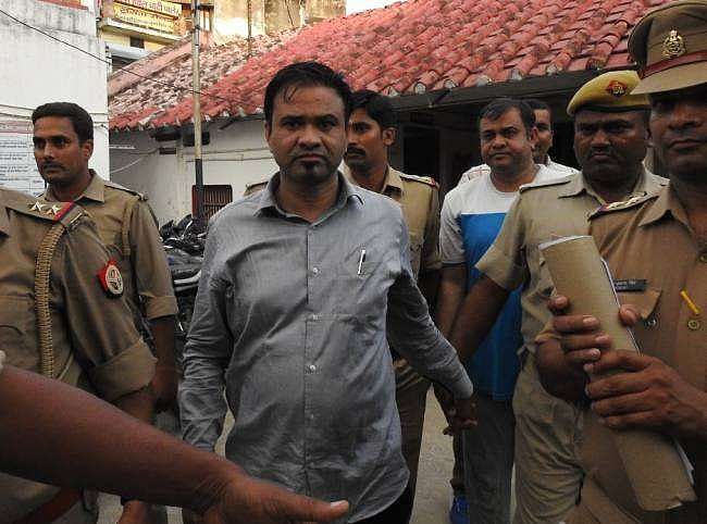 CAA के खिलाफ भड़काऊ बयान के आरोप में गिरफ्तार डॉ कफील खान पर योगी सरकार ने लगाया रासुका, जेल से रिहाई मुश्किल