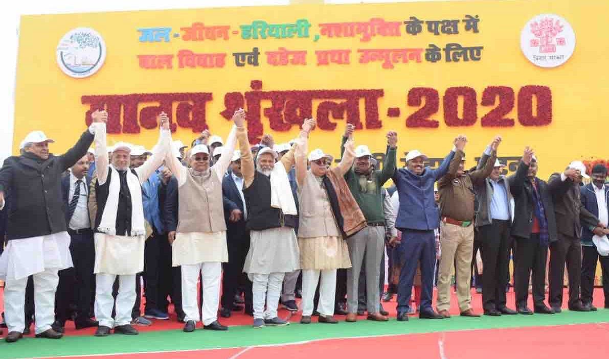 बिहार जल रहा अपराध में और नीतीश चुनावी जमीन पर ढूंढ़ रहे हैं हरियाली