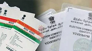 पैन कार्ड के बाद अब वोटर कार्ड को भी आधार कार्ड से कराना होगा लिंक, जानें क्या है मामला
