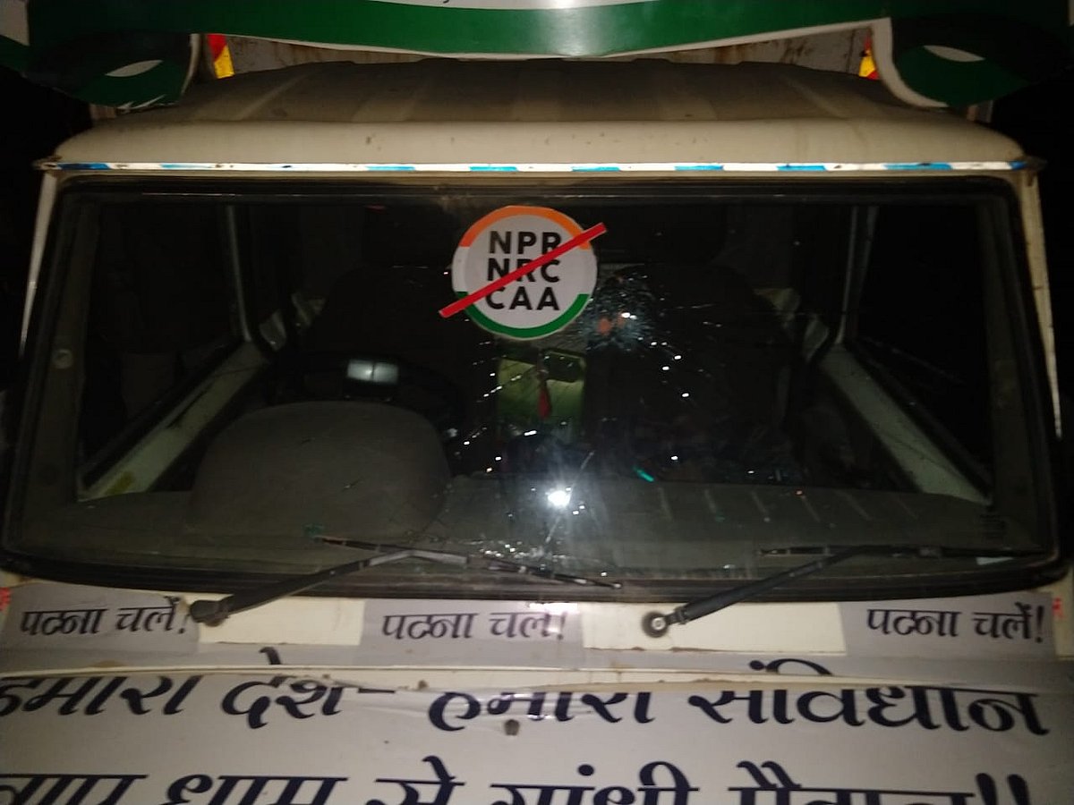 CAA-NRC के खिलाफ बिहार में यात्रा निकाल रहे कन्हैया के काफिले पर हमला, ड्राइवर जख्मी, गाड़ियों को नुकसान