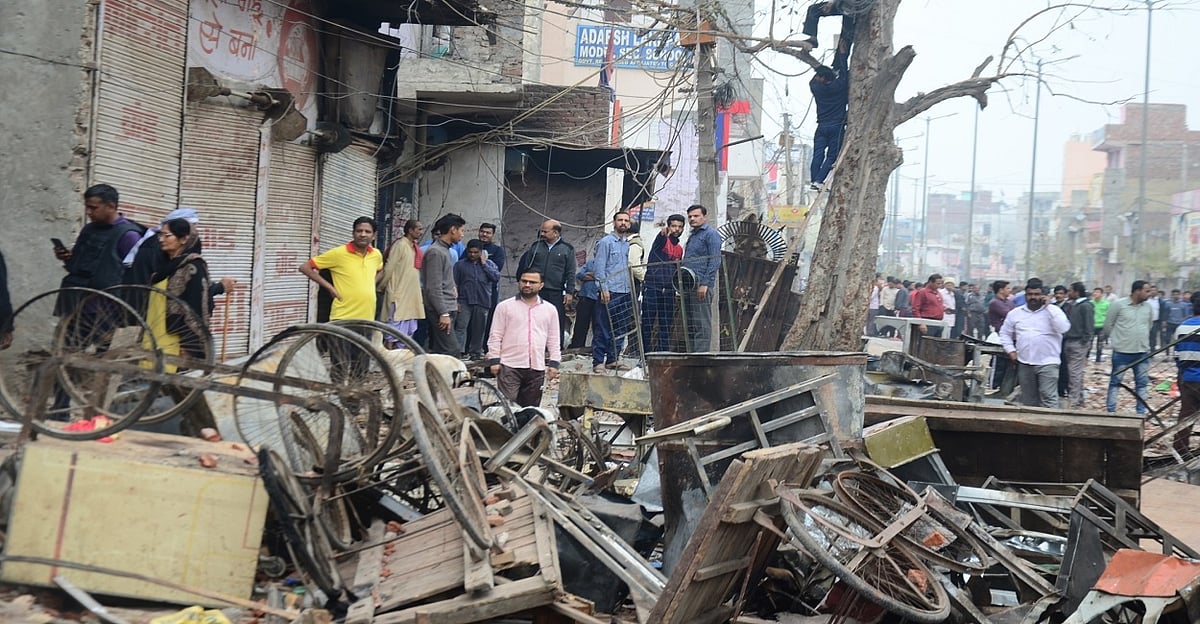 दिल्ली हिंसाः दंगाइयों ने बच्चों के रिपोर्ट कार्ड और एडमिशन कार्ड भी जलाए, शिव विहार में स्कूल को किया राख