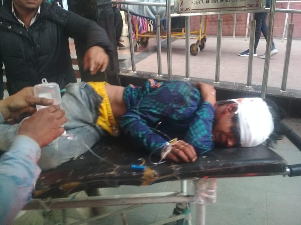 दिल्ली दंगा: 50 तक हो सकती है मृतक संख्या, पोस्टमार्टम न होने से शवों के लिए इधर-उधर भटक कर रहे हैं पीड़ित परिवार