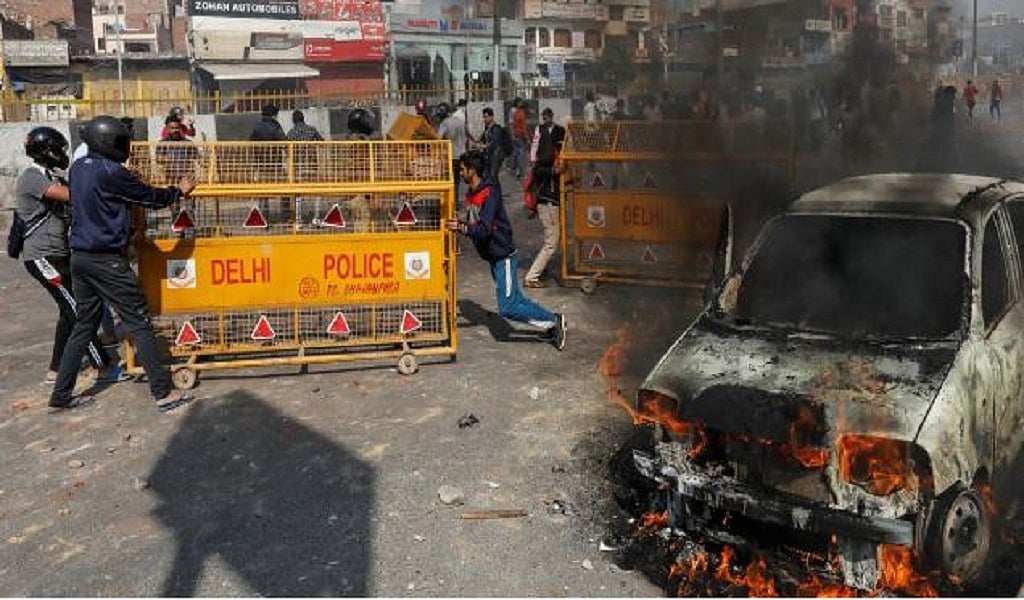 उत्तर पूर्वी दिल्ली में तनाव जारी, सुबह ब्रह्मपुरी-मौजपुर में फिर पथराव, 5 बाइक आग के हवाले, अब तक 7 की मौत