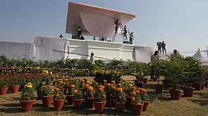 वीडियो: अरविंद केजरीवाल का शपथ समारोह कल, दिल्ली के रामलीला मैदान में भव्य तैयारियां, आम आदमी होगा वीआईपी
