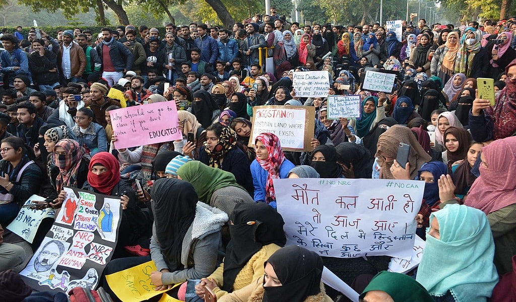 उत्तर प्रदेश: अलीगढ़ में CAA विरोधी प्रदर्शन स्थल को पुलिस ने कराया खाली