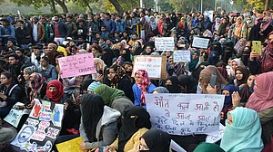 उत्तर प्रदेश: अलीगढ़ में CAA विरोधी प्रदर्शन स्थल को पुलिस ने कराया खाली