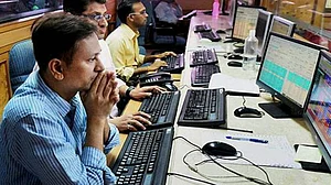 अर्थ जगत की 5 बड़ी खबरें: बिहार में कोरोना से व्यवसाय का ‘शटरडाउन’ ! सेंसेक्स 581 अंक टूटा, निफ्टी 8264 पर बंद हुआ