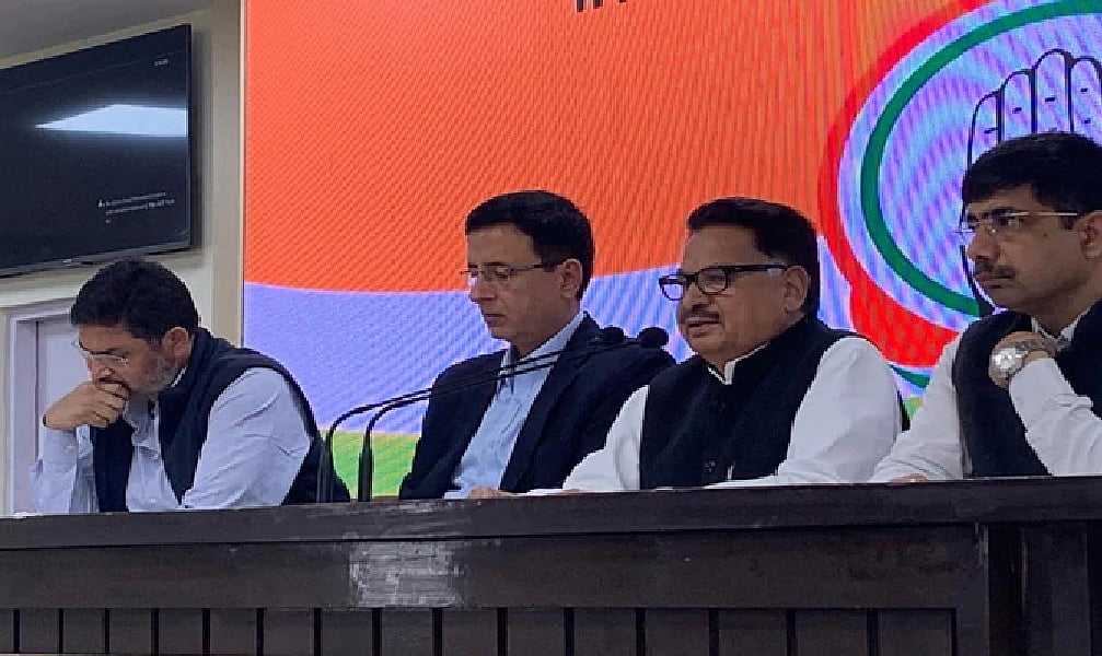 घोटालों के खुलासे के डर से लड़खड़ाई मोदी सरकार, इसलिए छत्तीसगढ़ में करवा रही है छापेमारी: कांग्रेस