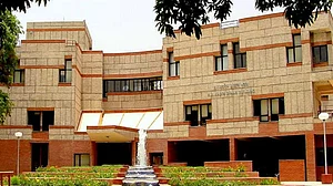 शैक्षणिक परिसरों में विषमता को काटने का नहीं हो रहा प्रयास, इस विकराल खाई को पाटने से ही बन सकेगा समता का माहौल