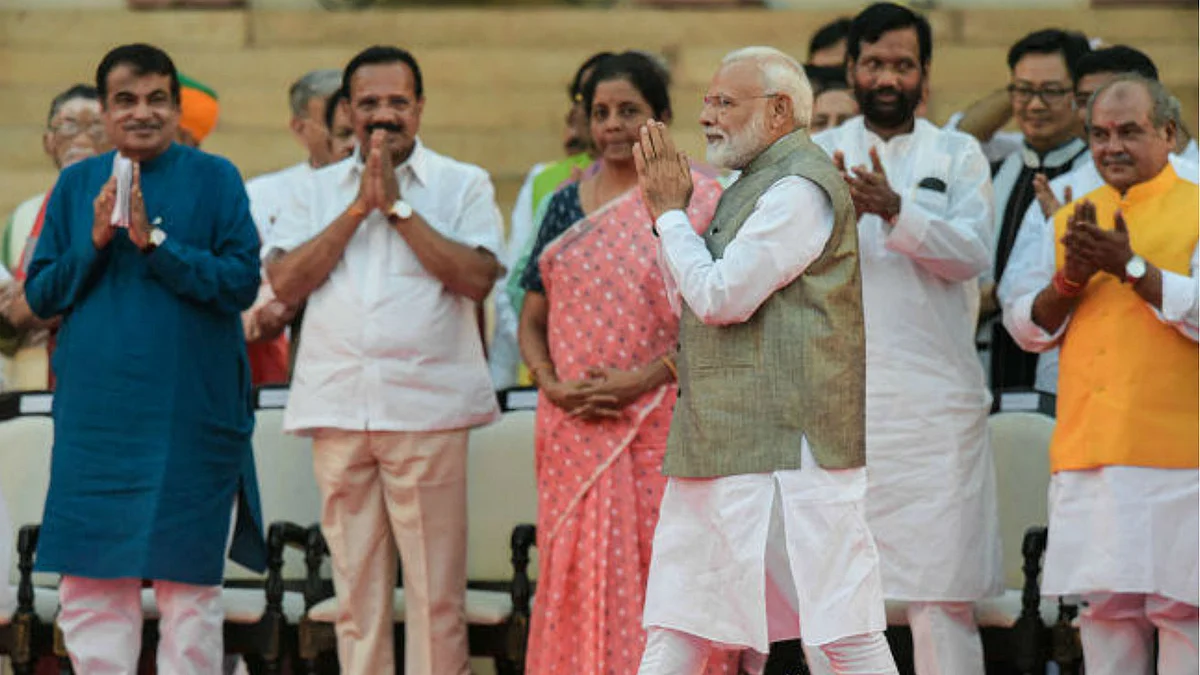 कोरोना से लड़ने के लिए तमाम देश दे रहे राहत पैकेज, अपने यहां बढ़ाया जा रहा टैक्स