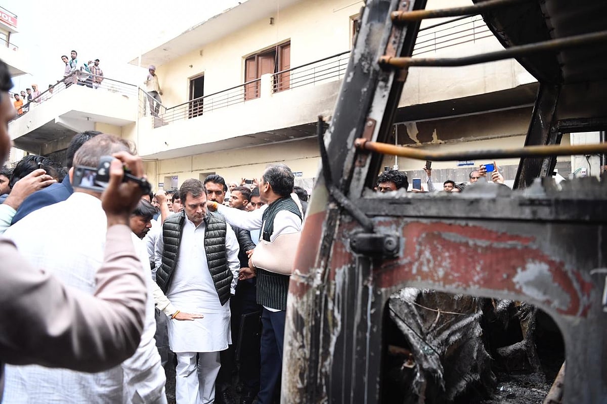 दिल्ली के हिंसाग्रस्त इलाकों का राहुल गांधी ने किया दौरा, बोले- नफरत और हिंसा से जलाया जा रहा देश का भविष्य