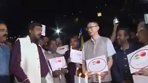 कोरोना को रोकने के लिए आठवले करने लगे ‘गो-कोरोना’ जाप, ट्विटर पर हो रहे ट्रोल, देखें वीडियो