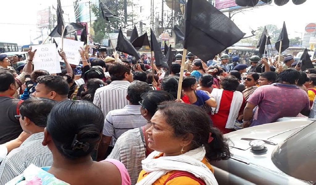 कोलकाता में ‘अमित शाह गो बैक’ के लगे नारे, गृह मंत्री शाह का जोरदार विरोध, काले झंडे लेकर सड़क पर उतरे लोग