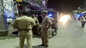 उत्तर प्रदेशः योगी सरकार में अल्पसंख्यक होना गुनाह, मेरठ में पीड़ितों की मदद पर पुलिस ने ढाया कहर