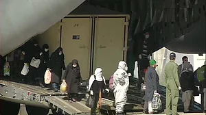 कोरोना वायरस से मचे कोहराम के बीच ईरान में फंसे 58 भारतीयों को लाया गया भारत, हिंडन एयरबेस पर उतरा विमान
