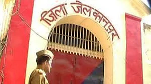 कोरोना वायरस: कानपुर जेल के कैदियों का नए कैदियों संग रहने से इनकार, कहा- हमें लग रहा डर