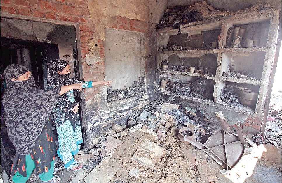 खरी-खरीः केजरीवाल भी सियासत के वही बौने निकले जिसने सत्ता के लिए सारे आदर्शों पर डाल दी खाक