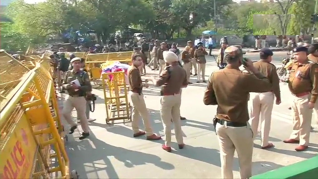 शाहीन बाग में CAA के खिलाफ जारी प्रदर्शन के बीच धारा 144 लागू, बड़ी संख्या में सुरक्षा बलों की तैनाती की गई