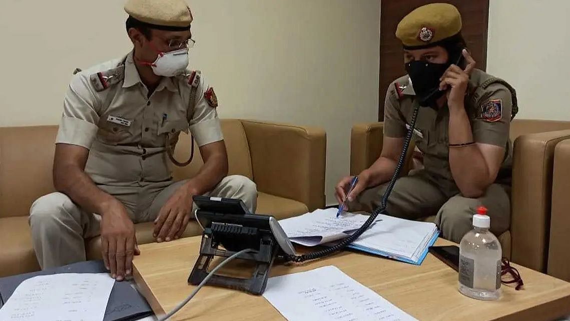 यूपी गजब है: कोरोना वायरस वाले हेल्पलाइन पर लोग कॉल कर रसगुल्ला, पान, पिज्जा मांग रहे