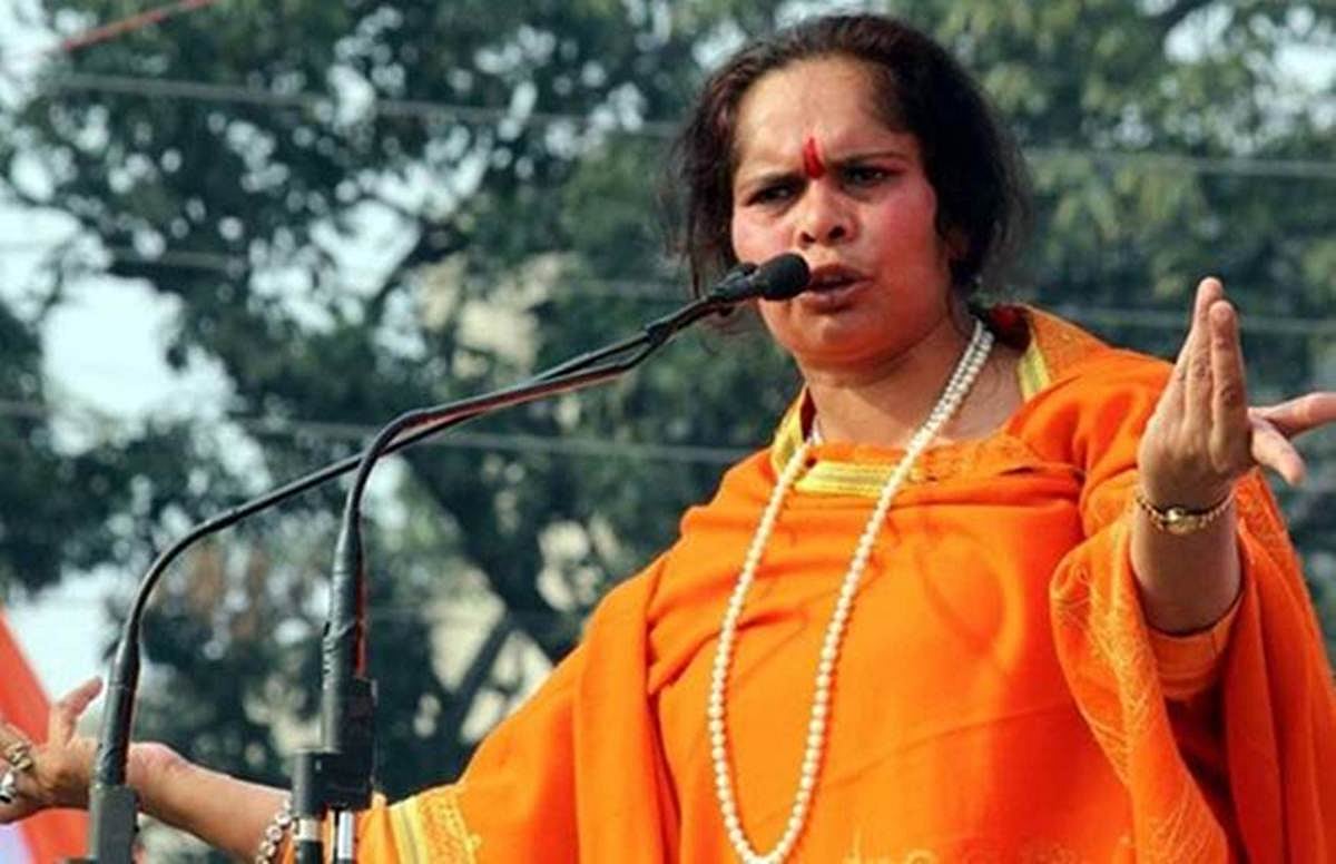 साध्वी प्राची ने कोर्ट के आदेश पर खड़े किए सवाल, विवादित बयान देते हुए कहा- दंगा चाहते हैं तो उतरवा दें पोस्टर