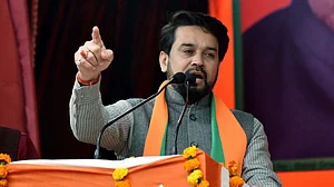पहले ‘गोली मारो..’ का लगाया था नारा, अब मीडिया के सवाल पर भड़के अनुराग ठाकुर, कहा- ये झूठ है!