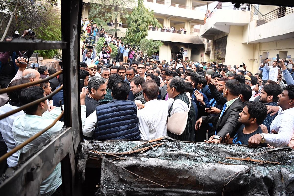 दिल्ली के हिंसाग्रस्त इलाकों का राहुल गांधी ने किया दौरा, बोले- नफरत और हिंसा से जलाया जा रहा देश का भविष्य