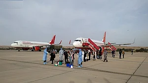 कोरोना वायरस से मचे कोहराम के बीच ईरान से 236 भारतीय स्वदेश लौटे, जैसलमेर के सेना कैंप में ले जाया गया