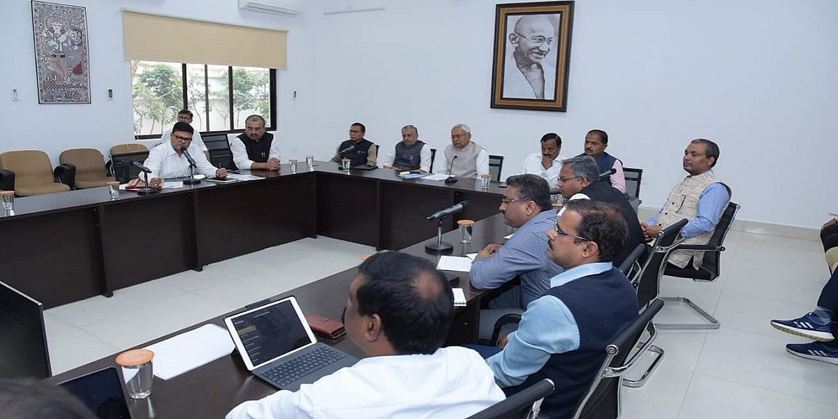 बिहार की स्वास्थ्य व्यवस्था तो खुद आईसीयू में है, मुंह बाए खड़े कोरोना का कैसे मुकाबला करेंगे सुशासन बाबू!