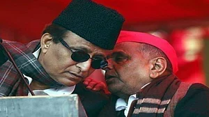 आजम खानः क्या खत्म हो गया राजनीति का सफर या मुश्किलों से फिर उबर जाएंगे!