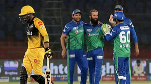 PSL में खेल रहा था कोरोना वायरस से संक्रमित इंग्लिश खिलाड़ी, खतरे में पाकिस्तानी क्रिकेटर, लीग रद्द