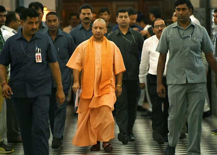 तीन साल की सत्ता में योगी से ‘हठयोगी’ हो गए आदित्यनाथ!